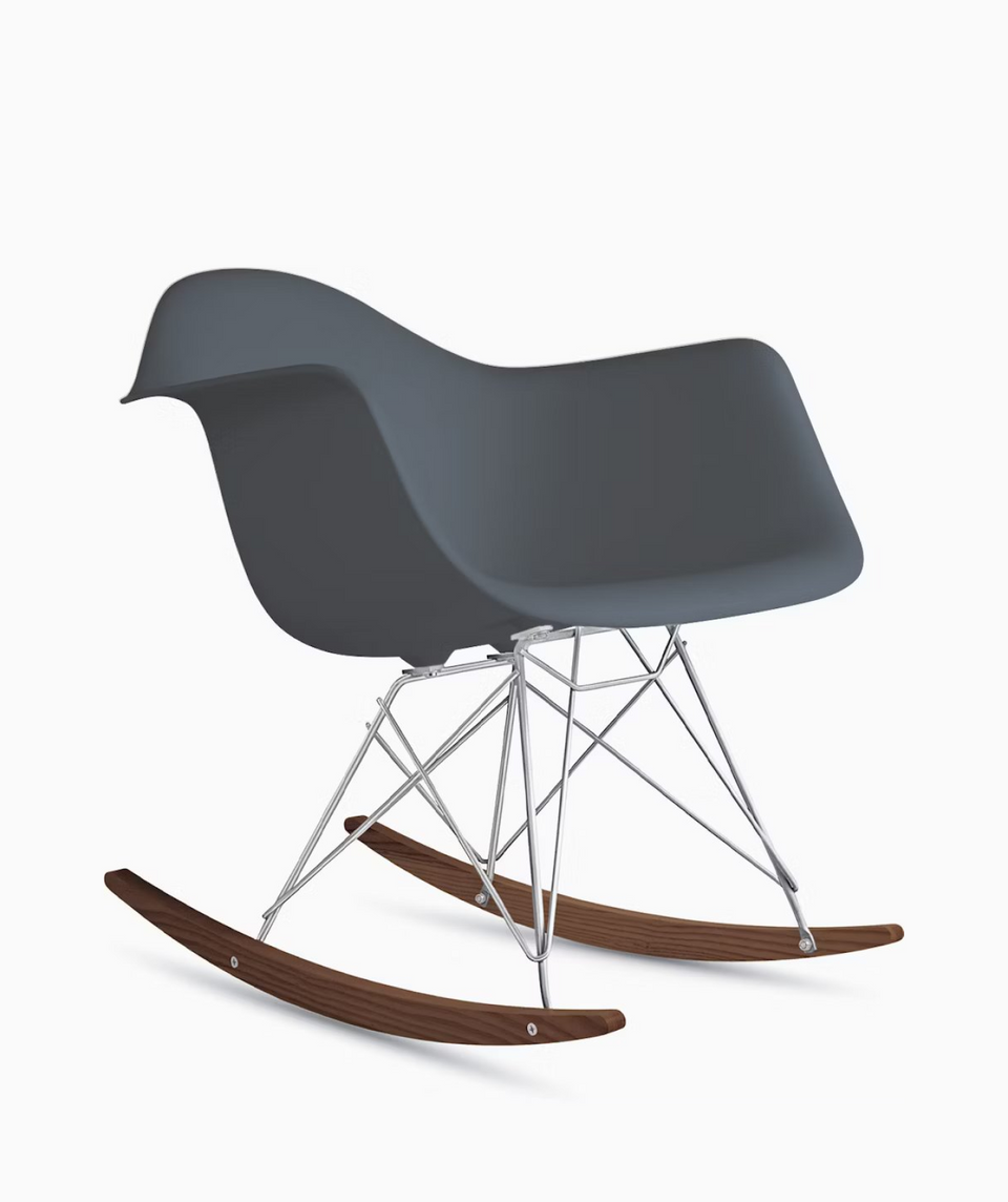 イームズプラスチックシェルアームチェア - ロッカーベース | ハーマン