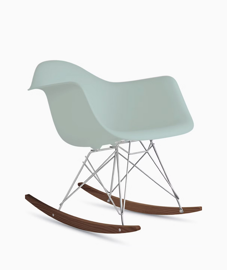 イームズプラスチックシェルアームチェア - ロッカーベース | ハーマン