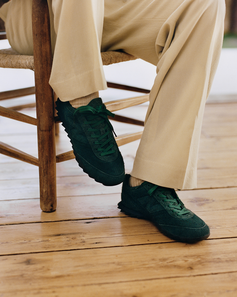 AURALEE × New Balance、コラボスニーカー「RC30」発売 | HIGHSNOBIETY