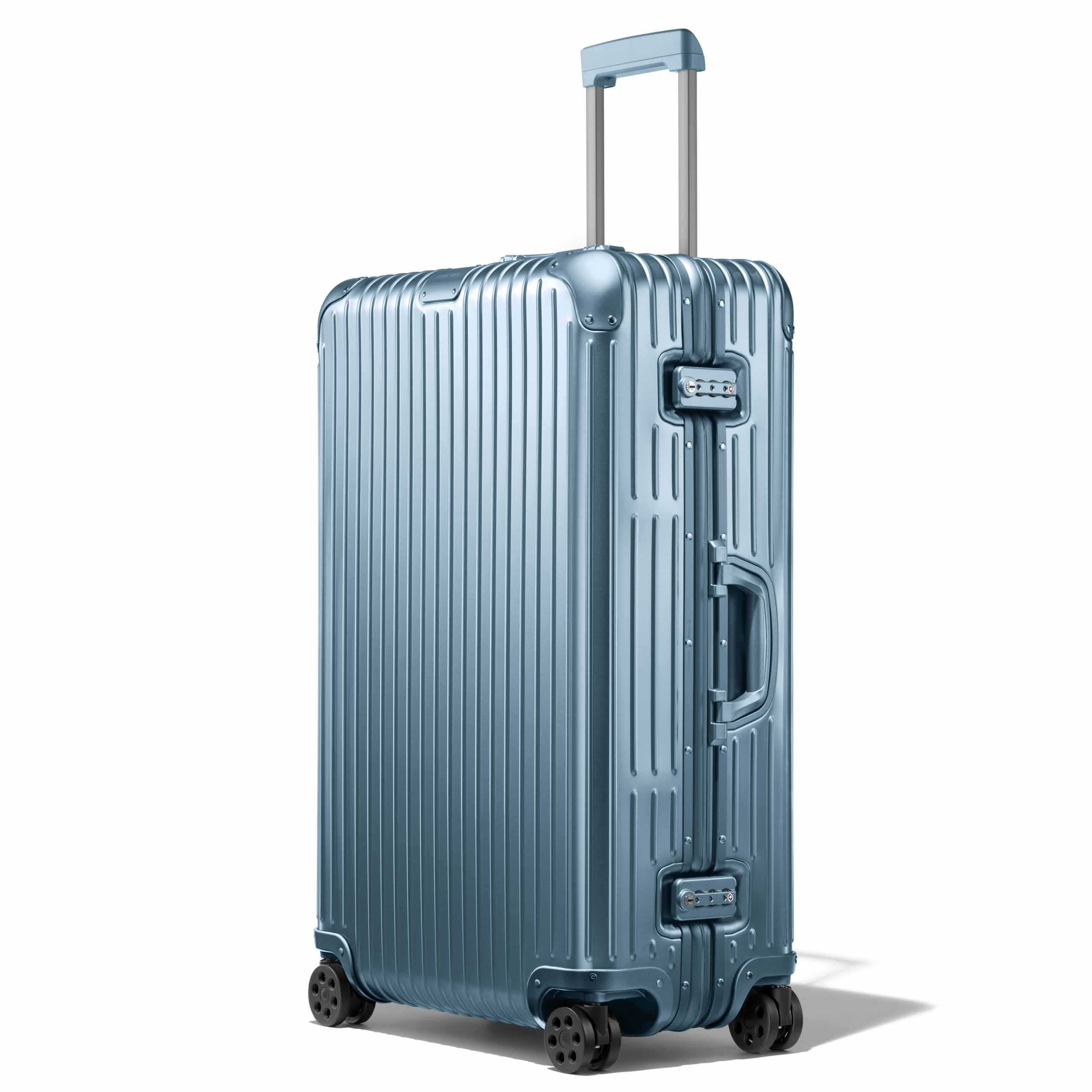 RIMOWA、北極海のブルーに着想した新色カプセルコレクション登場