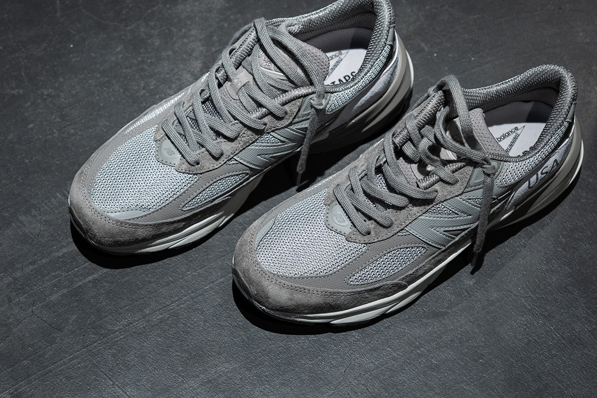 WTAPS® × New Balance、グレートーンのコラボスニーカー発売