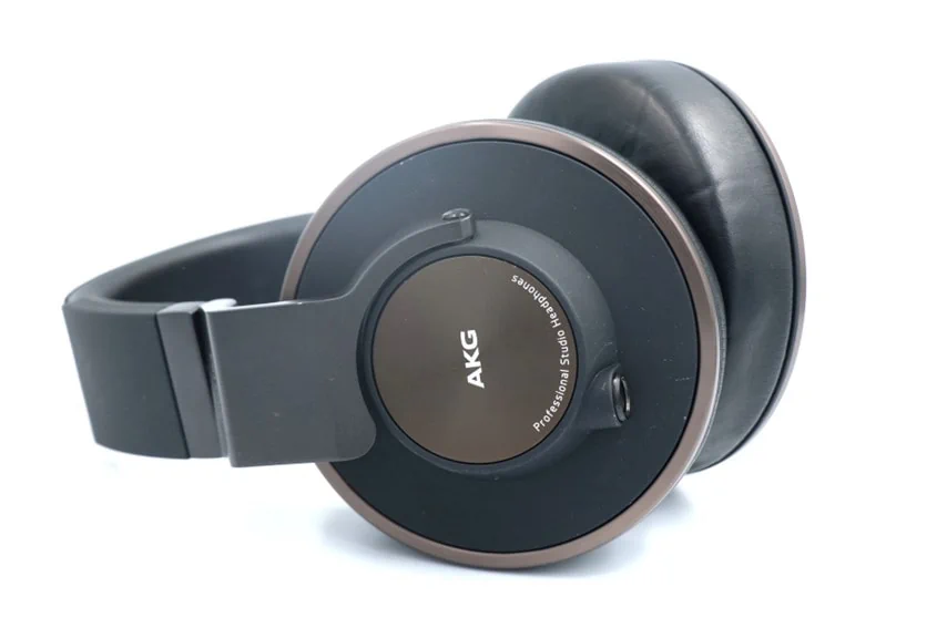 AKG K553 MKII-Y3をレビュー。音場が広く、各楽器の音を確認しやすい