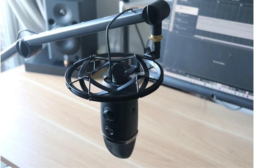 Blue Compassをレビュー。大きいマイクを上から吊るすのに最適なマイク