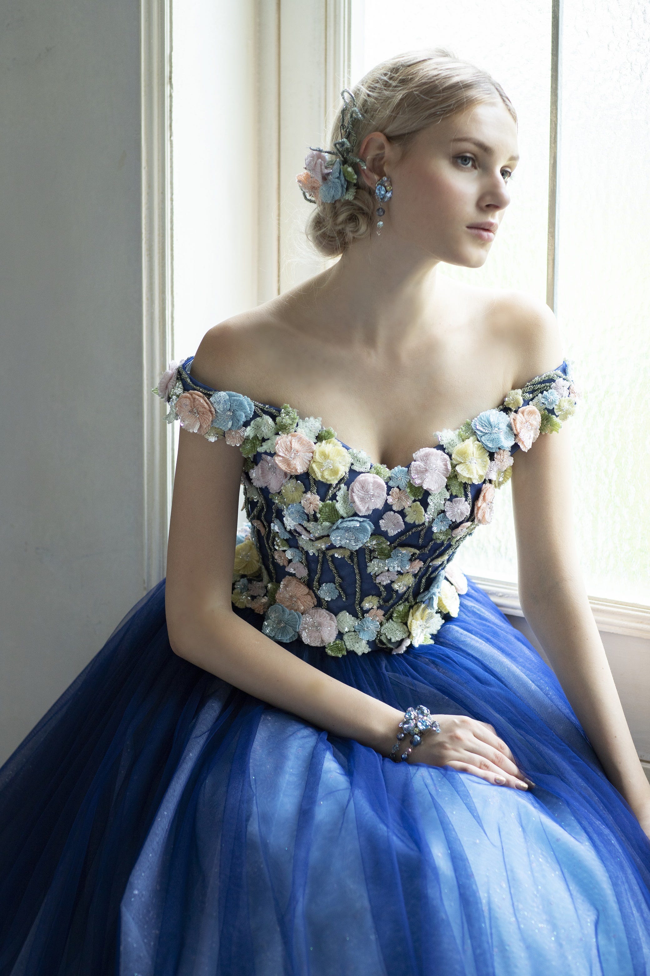 ウエディングドレスでも特に人気！ 花嫁のためのお花モチーフの