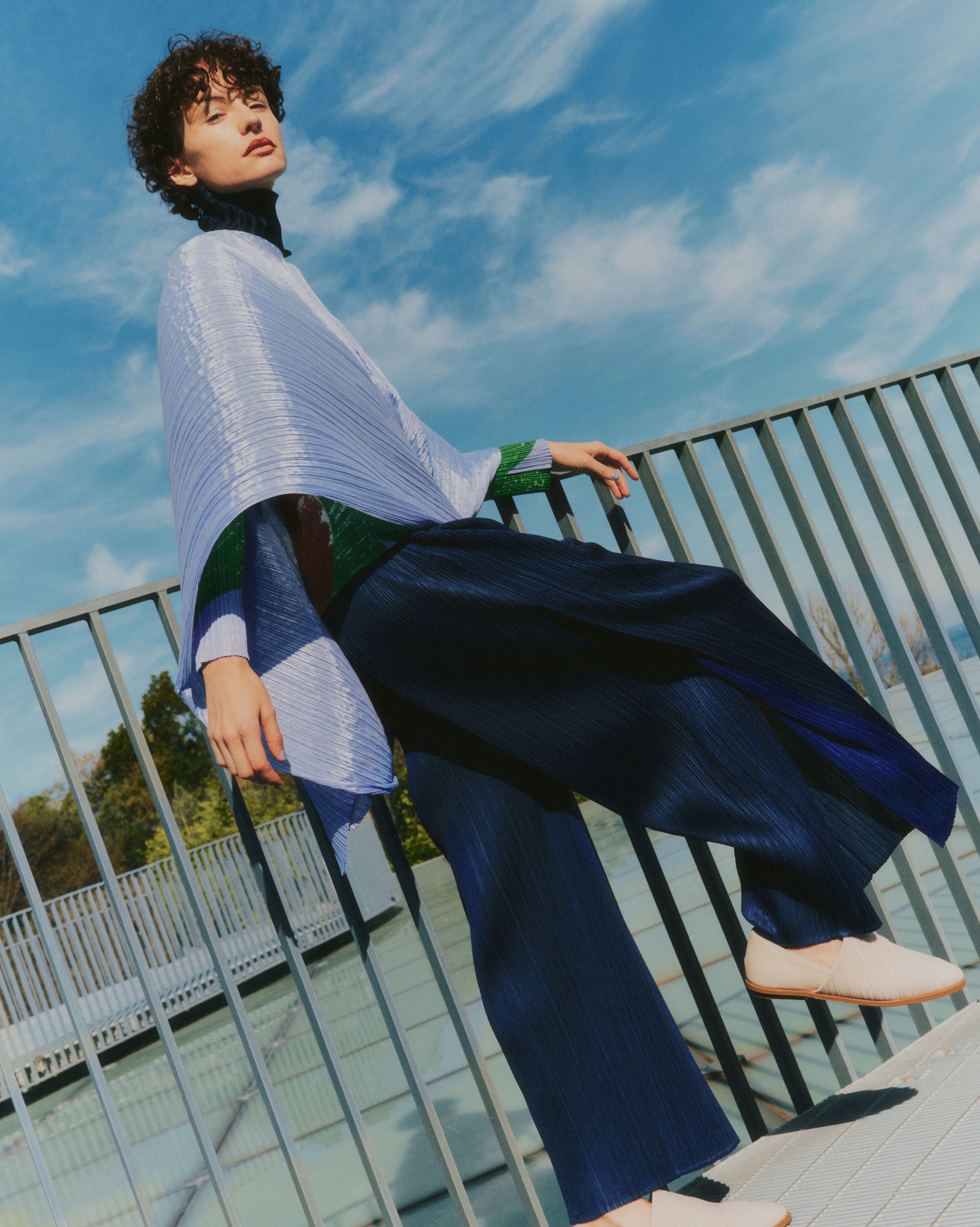 春の扉を開ける、プリーツ プリーズ イッセイ ミヤケの軽快なワード