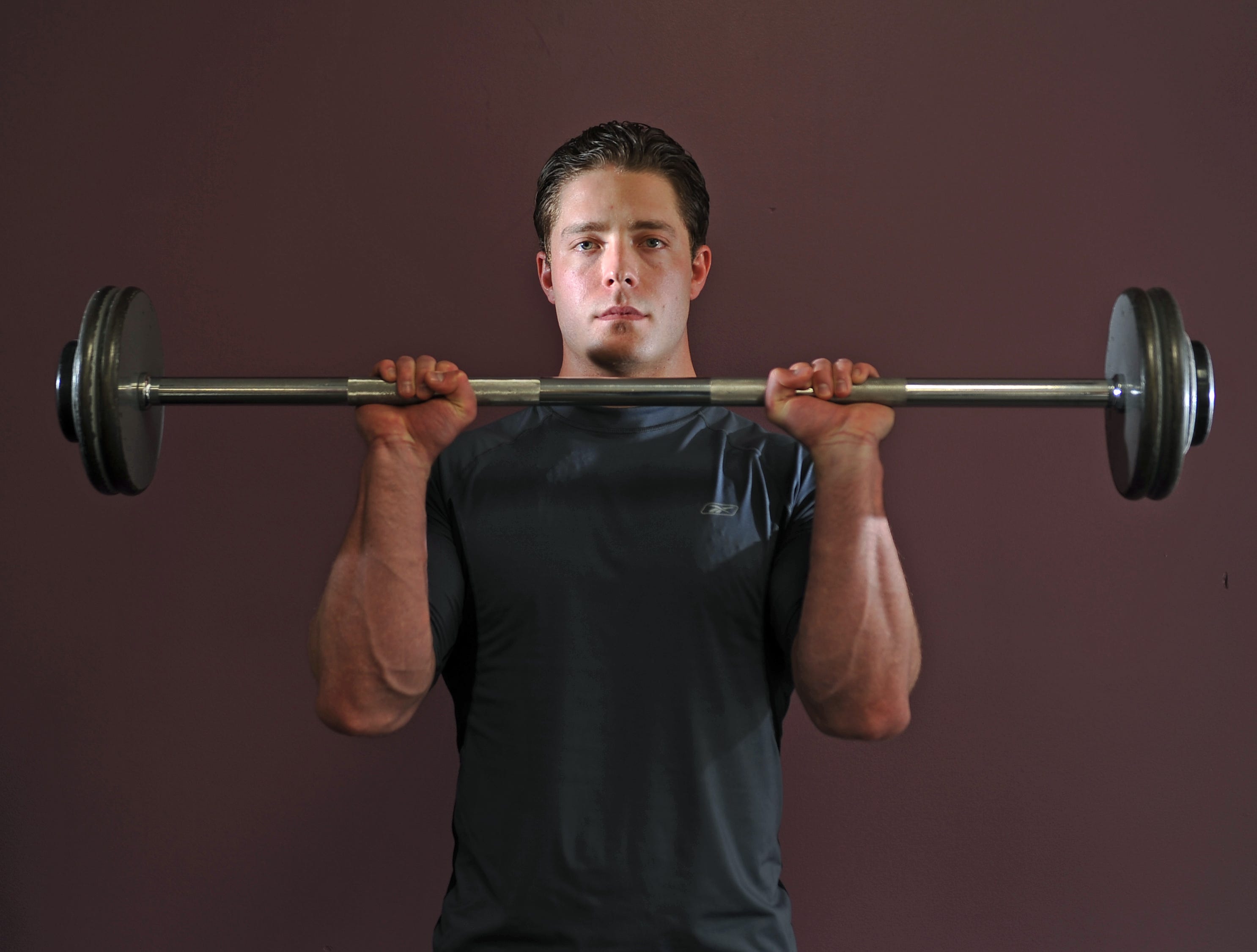 前腕の筋肉を効果的に鍛えるリバースカールのやり方は？｜メンズヘルス