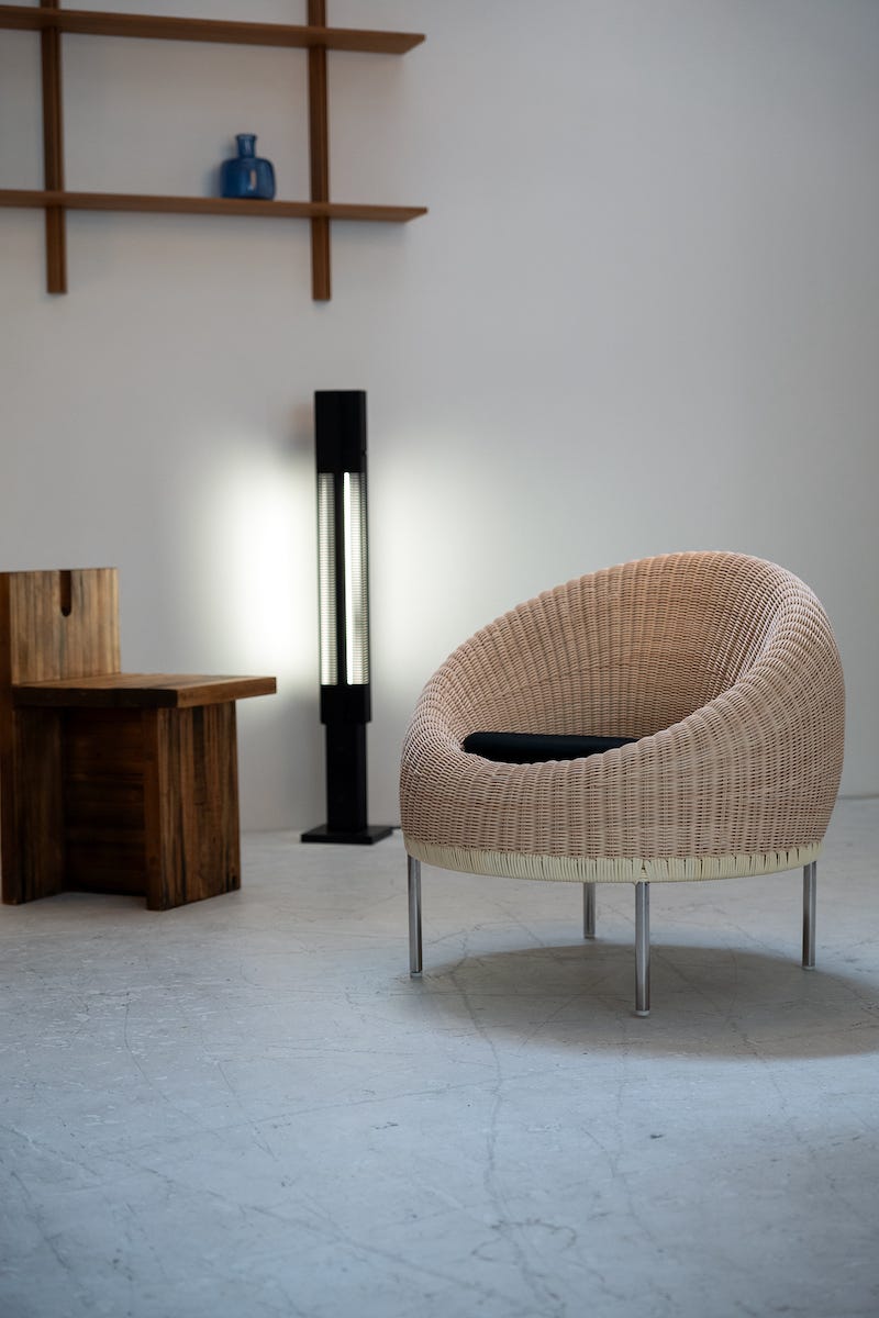 剣持勇によるラタンのラウンジチェアが復刻 | ELLE DECOR [エル・デコ]