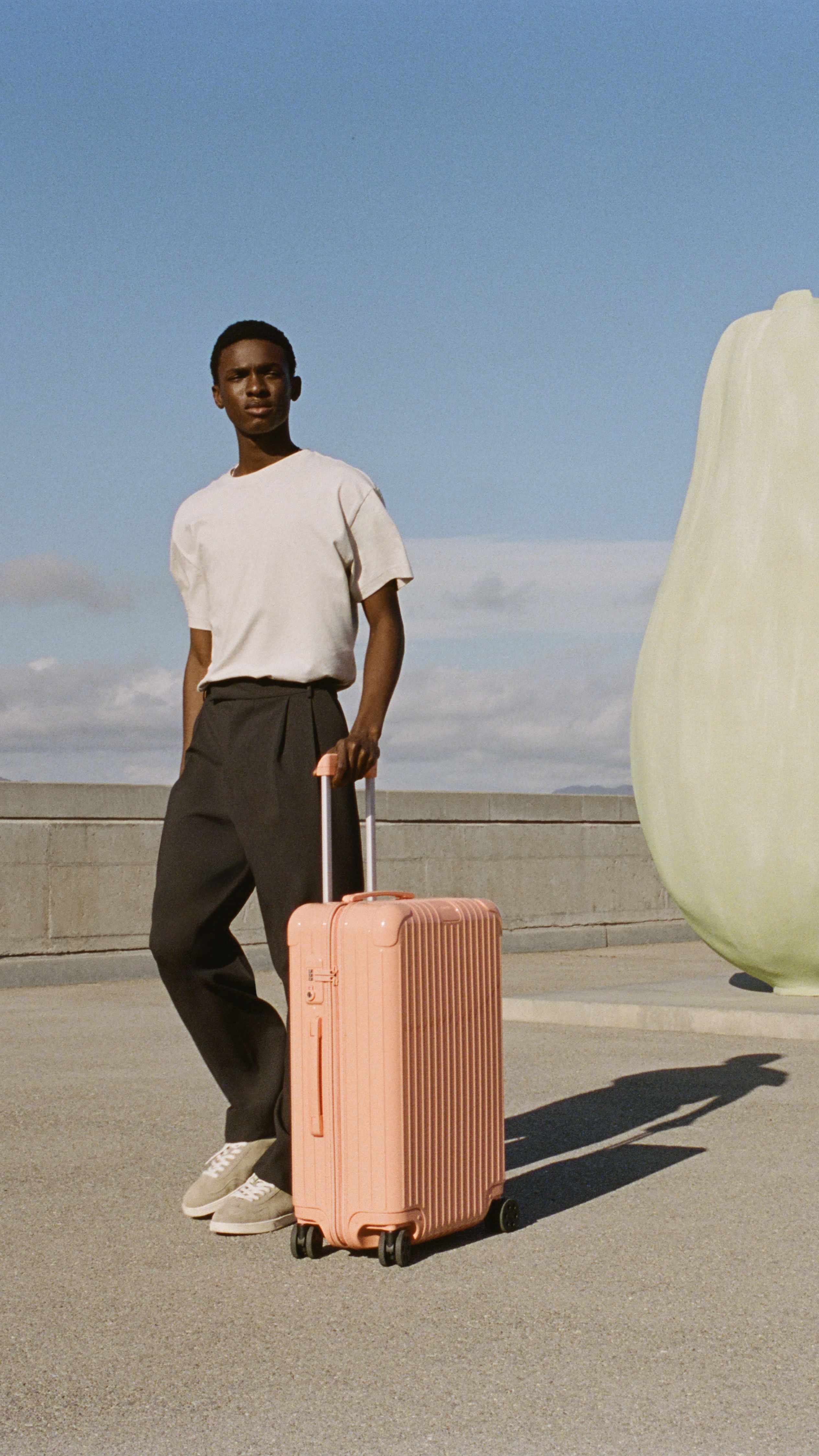 ゴールデンウィーク後半戦に向けて｜「RIMOWA」の新色のキャリーケース