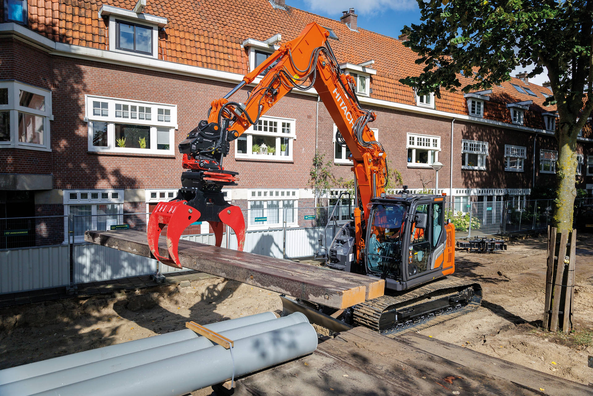 ZX130-7B Medium Excavators - HitachiCM Europe