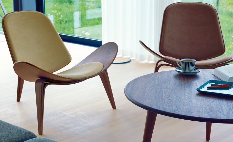 Hans Wegner CH07 Lounge Chair for Carl Hansen | hive