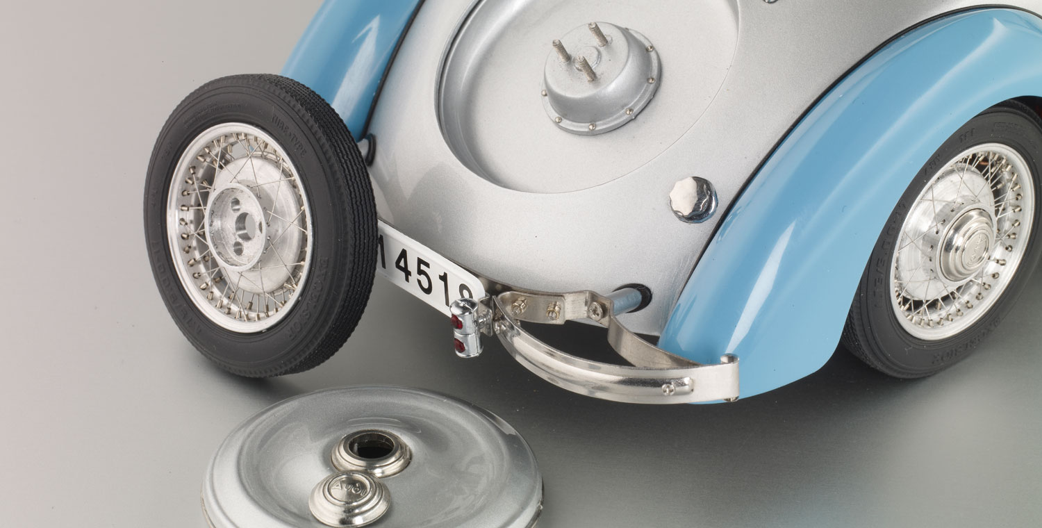 CMC Audi 225 Front Roadster, 1935 (white/red) - CMC Modelcars