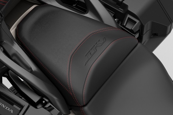 コンフォートピリオンシート (25ym NT1100)(ブラック/レッドステッチ