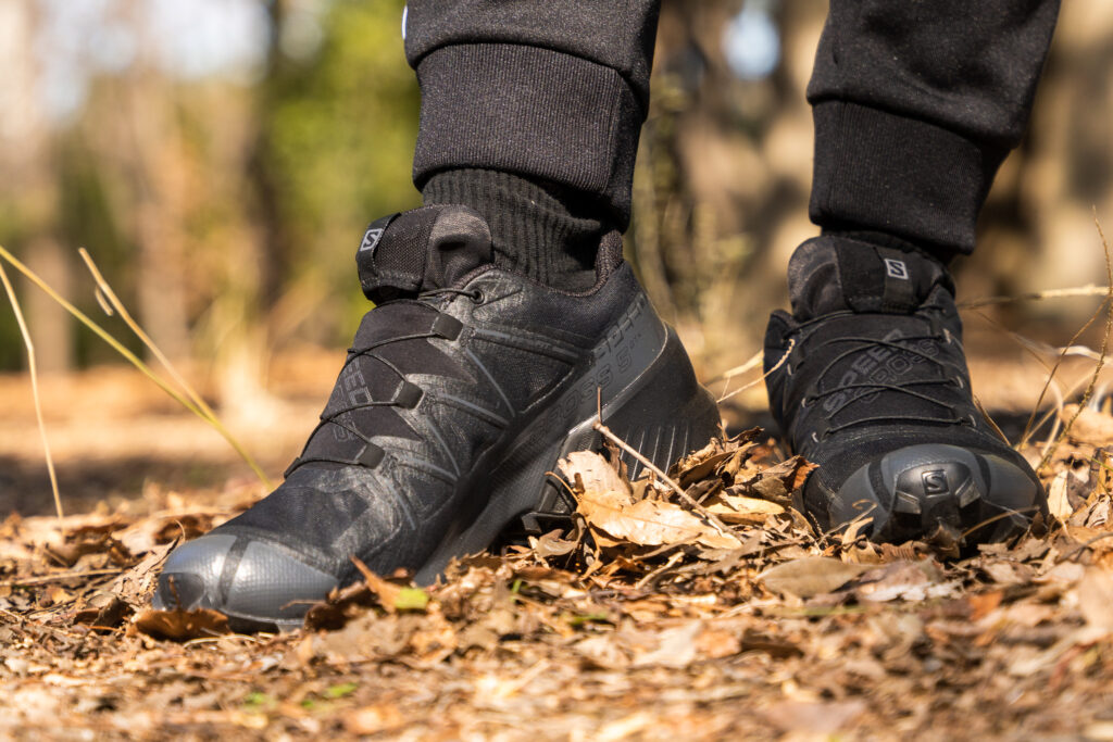 大人におすすめのGORE-TEX搭載黒スニーカー「SALOMON SPEEDCROSS 5 GTX」