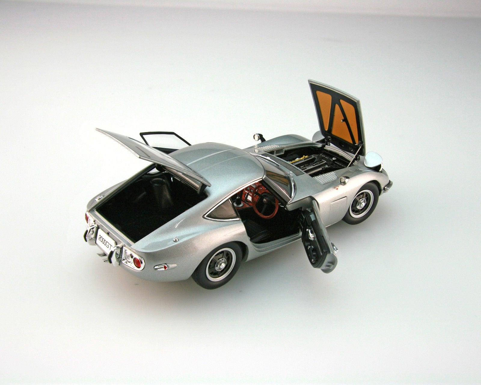 Ebbro 1/24 Toyota 2000 GT (Silver) - Hobbies N Games