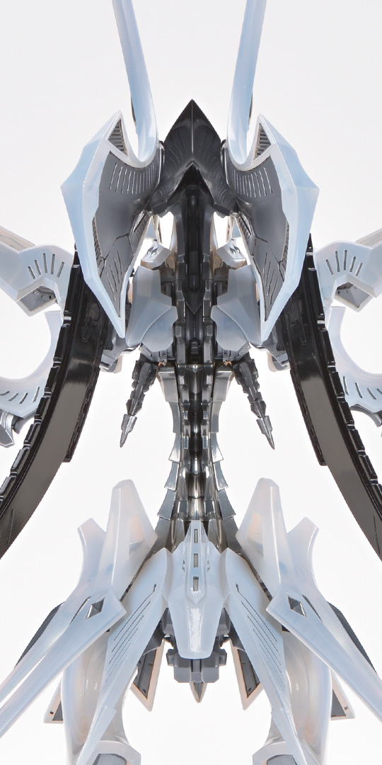 原作者：永野護、徹底監修。同型機「カイゼリン」との類似点や差異に