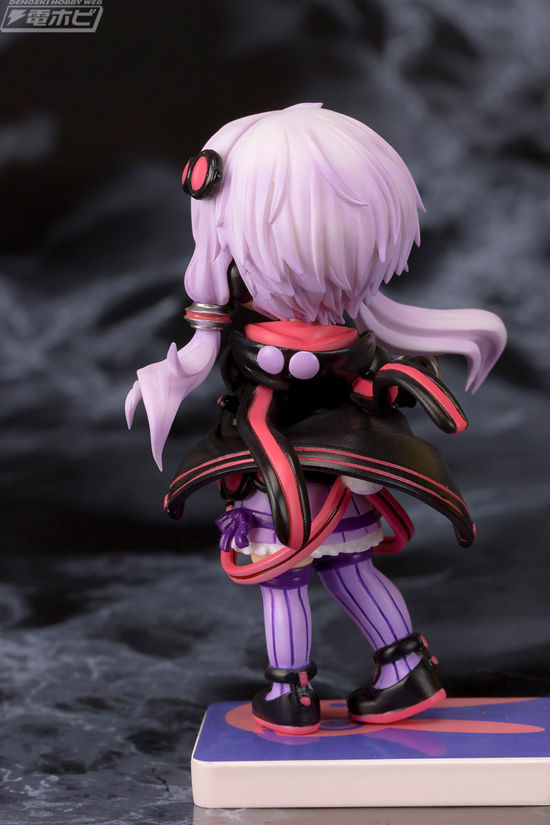 人気ボーカロイド「結月ゆかり」がちっちゃくなってプルクラのスマホ