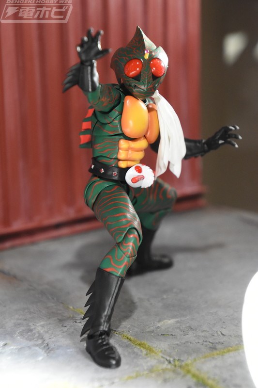 仮面ライダーアマゾン（真骨彫製法）、仮面ライダークローズがS.H.