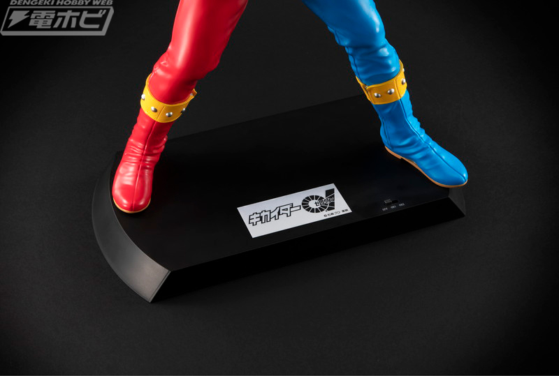 メガハウスのライト＆サウンドギミック搭載のフィギュア「Ultimate