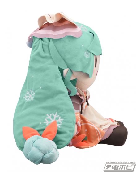 全長約50センチ！三月八日氏がデザインを手がけた「雪ミク2024 ふわ