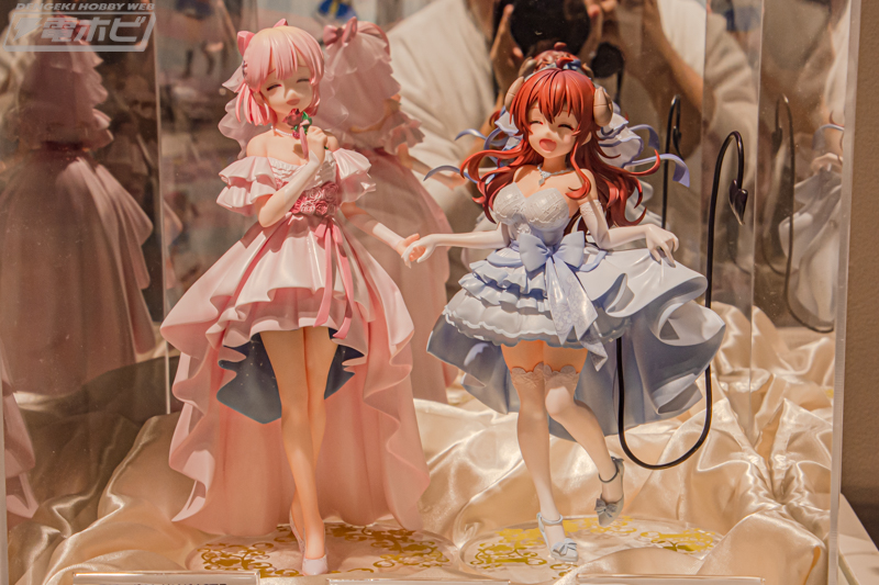 ウェディングVer.のシャミ子と桃のフィギュア彩色見本が初展示！「まち