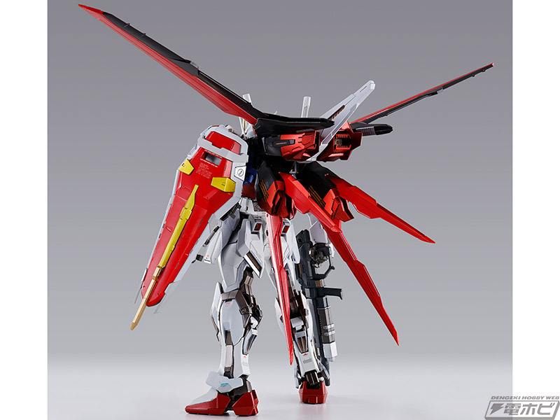 METAL BUILD10周年記念パッケージのストライクガンダムとエール