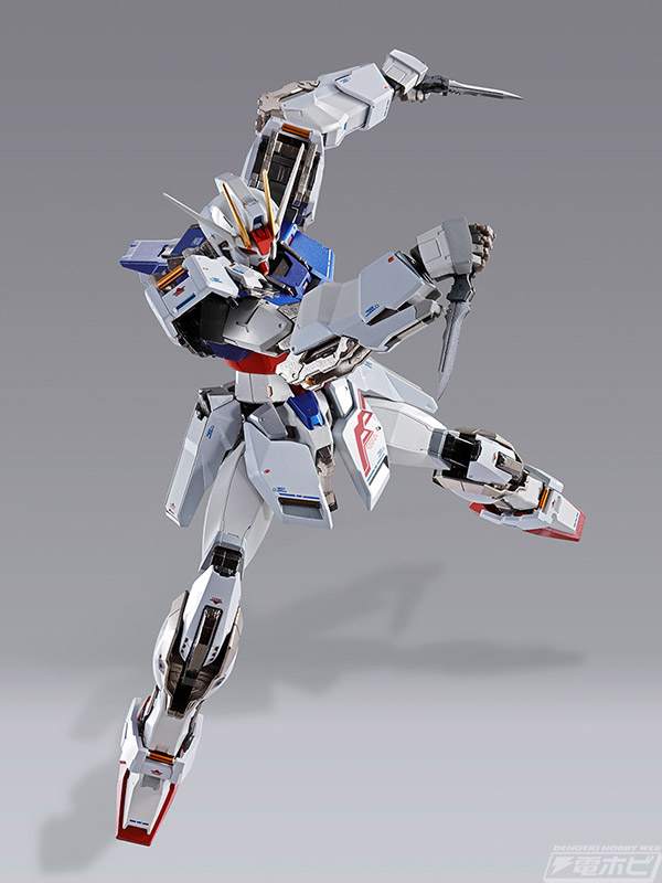 METAL BUILD10周年記念パッケージのストライクガンダムとエール