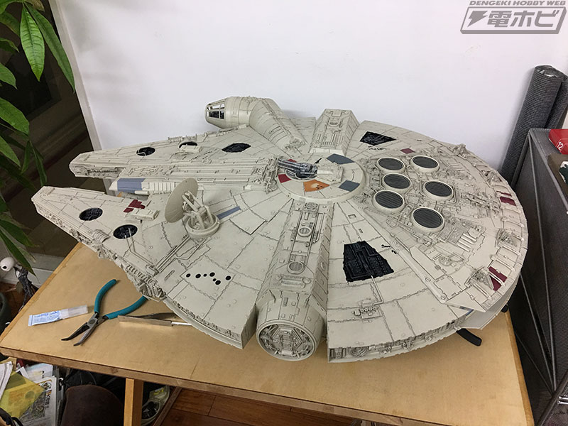 えほん作家がデアゴスティーニの「1/43ミレニアム・ファルコン」を全