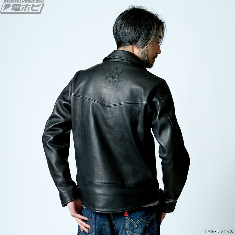 赤い彗星”シャア・アズナブルがモチーフの本格ライダースジャケット