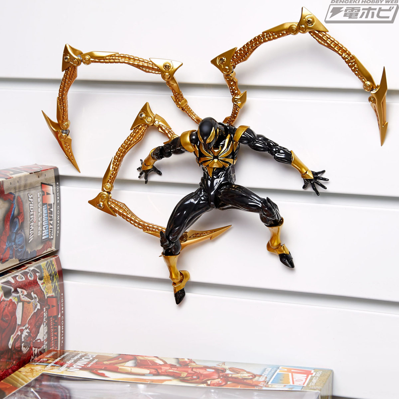 シニスター・シックス版のブラックカラーに身を包んだ「アイアン