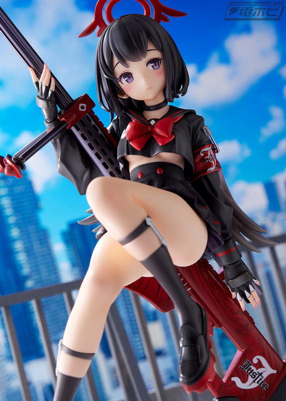 愛銃「正義の顕現」を構えたポージング！『ブルーアーカイブ』静山