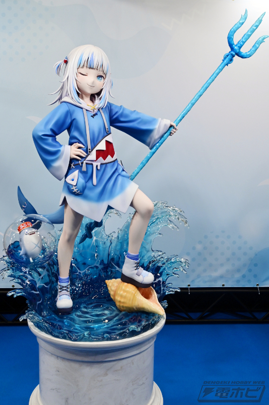 ホロライブ』等身大の兎田ぺこら＆がうる・ぐらがお出迎え！初展示の