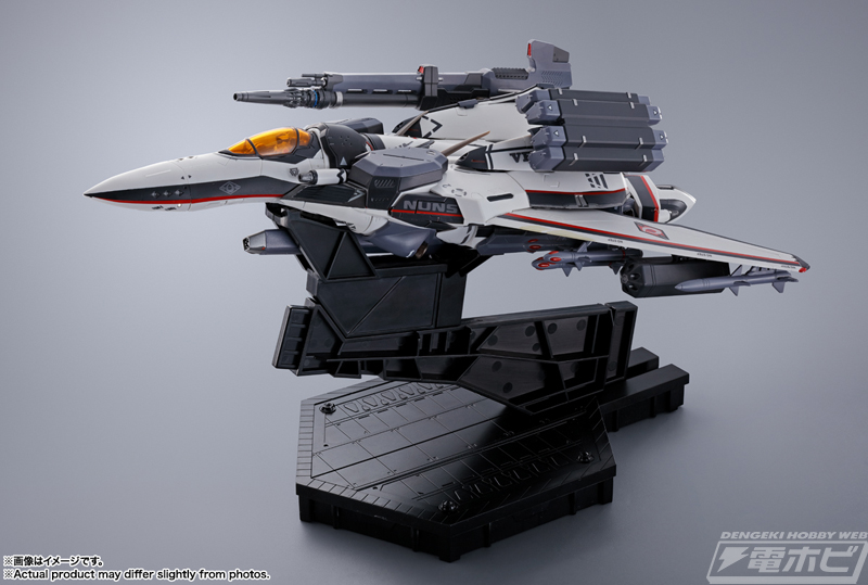 マクロスF』フィギュア「DX超合金 VF-171EX アーマードナイトメア