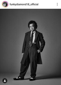 驚異の33キロ減」告白のパパイヤ鈴木、全身ショットが反響「イケオジ