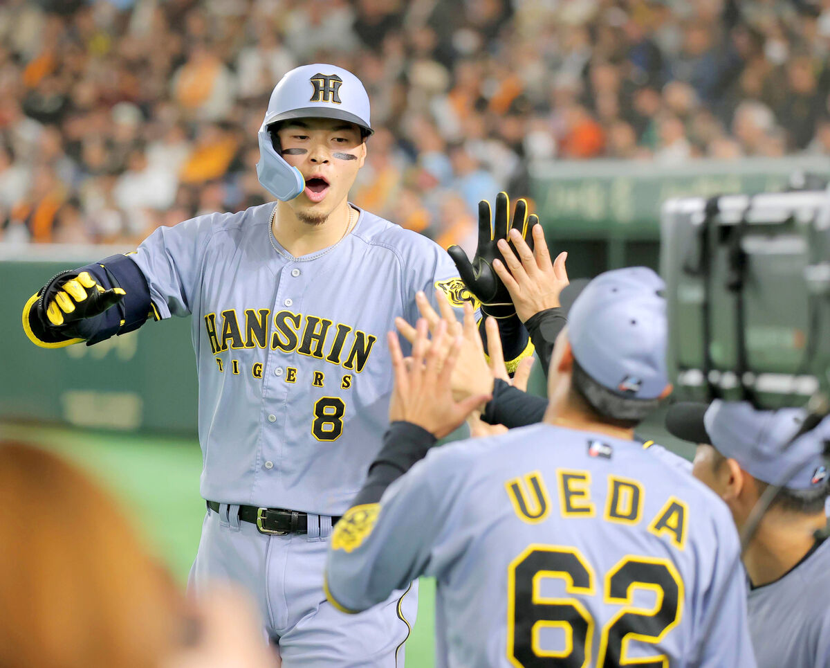 阪神】佐藤輝明、チーム通算8500号含む1試合2本塁打でG倒