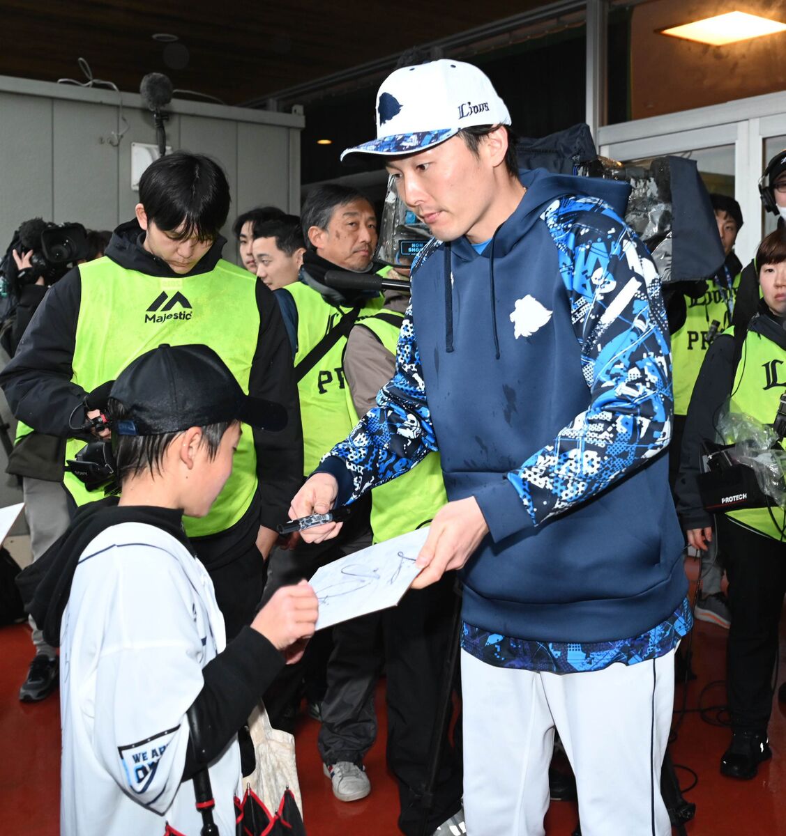 西武】源田壮亮が約10分の即席サイン会 「頑張れ」の声に「いい成績