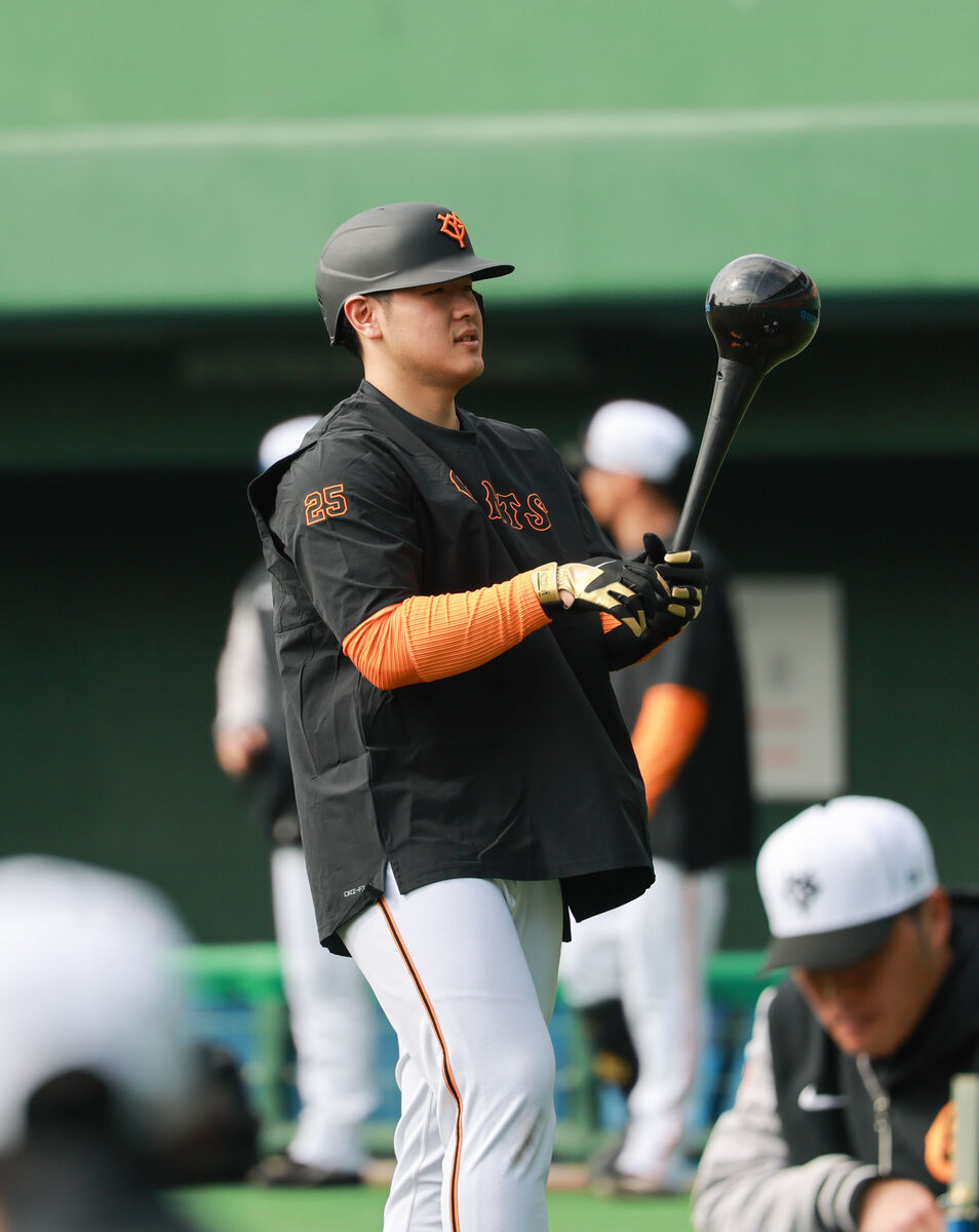 武器のような…バットのような…正体はRMT・CLUB 巨人・岡本和真