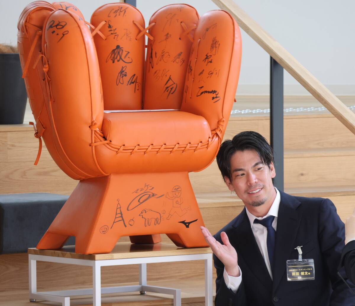 楽天】前田健太が新天地でも“画伯”ぶりを披露 大阪名物描いて笑顔…広島
