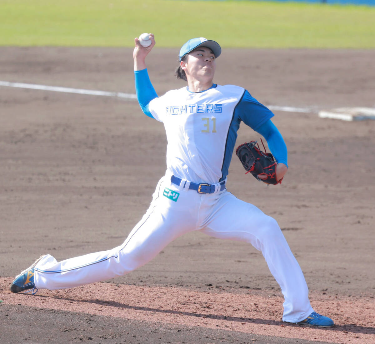 日本ハム】沢村賞右腕・伊藤大海が約200人のファンに即席サイン会