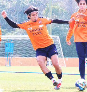 J1磐田 背番号「50」のMF植村洋斗が”ヤットさん”をうならせる…9