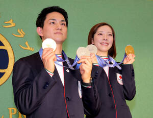 中谷潤人のサウジ決戦に向けた応援グッズが完成 ロス合宿では週4日