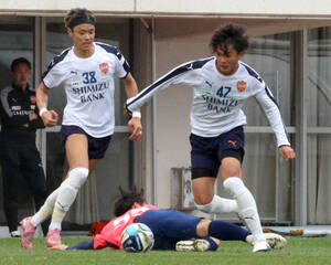 J1磐田 背番号「50」のMF植村洋斗が”ヤットさん”をうならせる…9