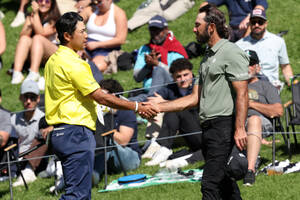 渋野日向子が首位で前半ターン！ 2度の2連続＆チップインバーディー