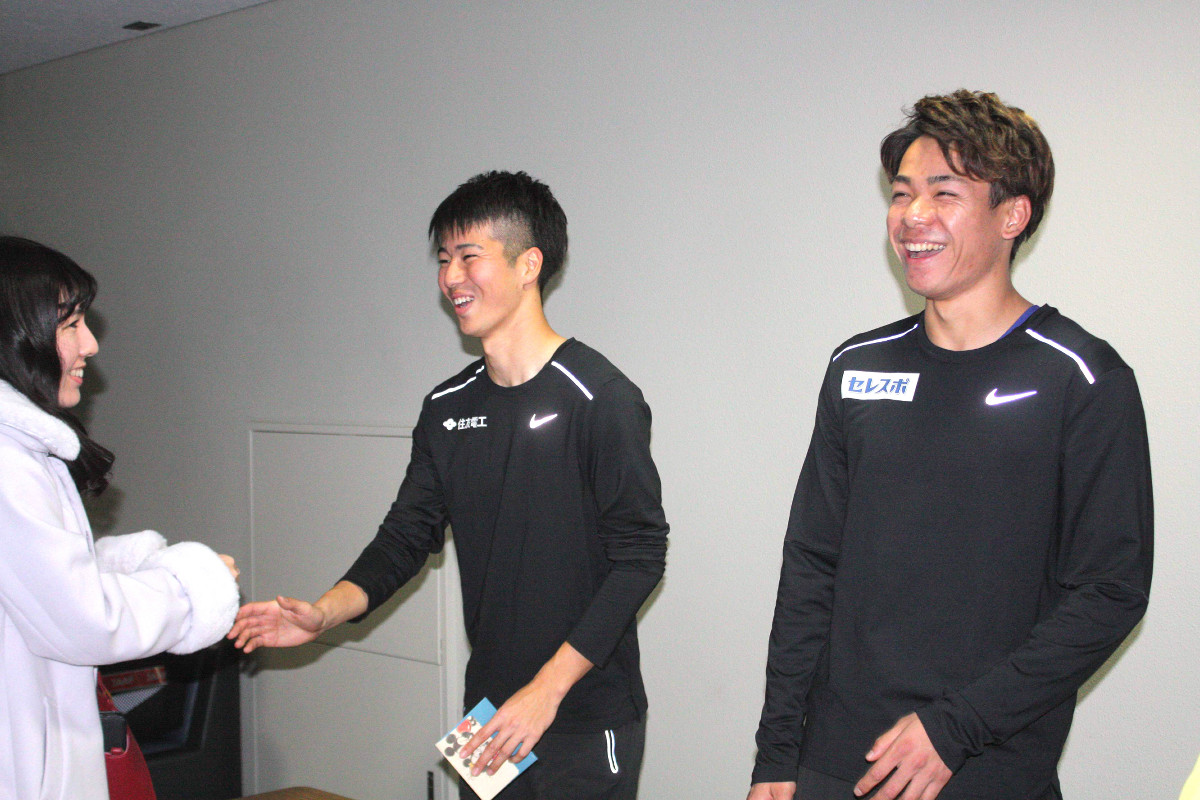 多田修平＆白石黄良々のイケメンコンビが握手会を開催！ 地元大阪での