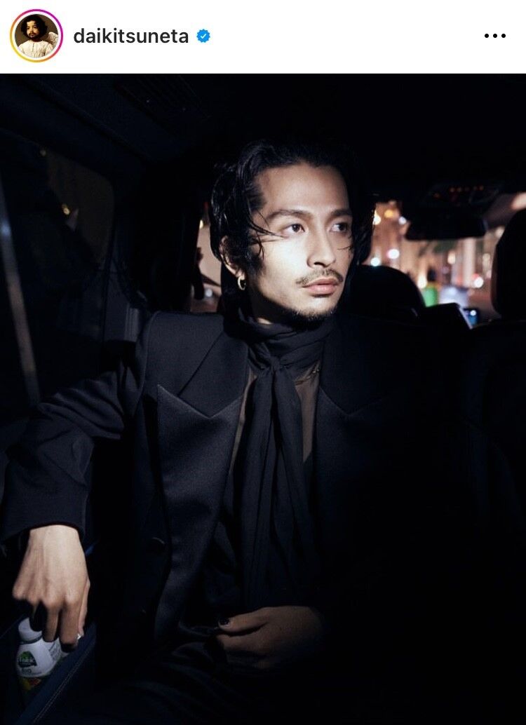 パリコレ参加のKing Gnu常田大希が“爆イケ”と話題「美しさと