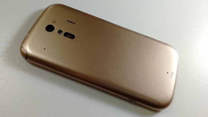 NTTドコモ F－01L らくらくスマートフォン me モックアップ