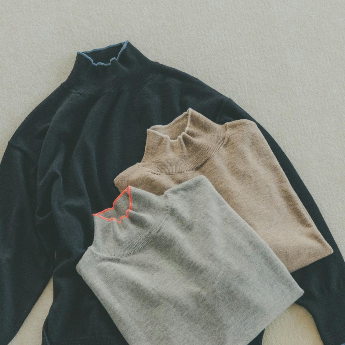 新商品】ささやかな色でパッと華やぐ。新しいハイネックニットができ