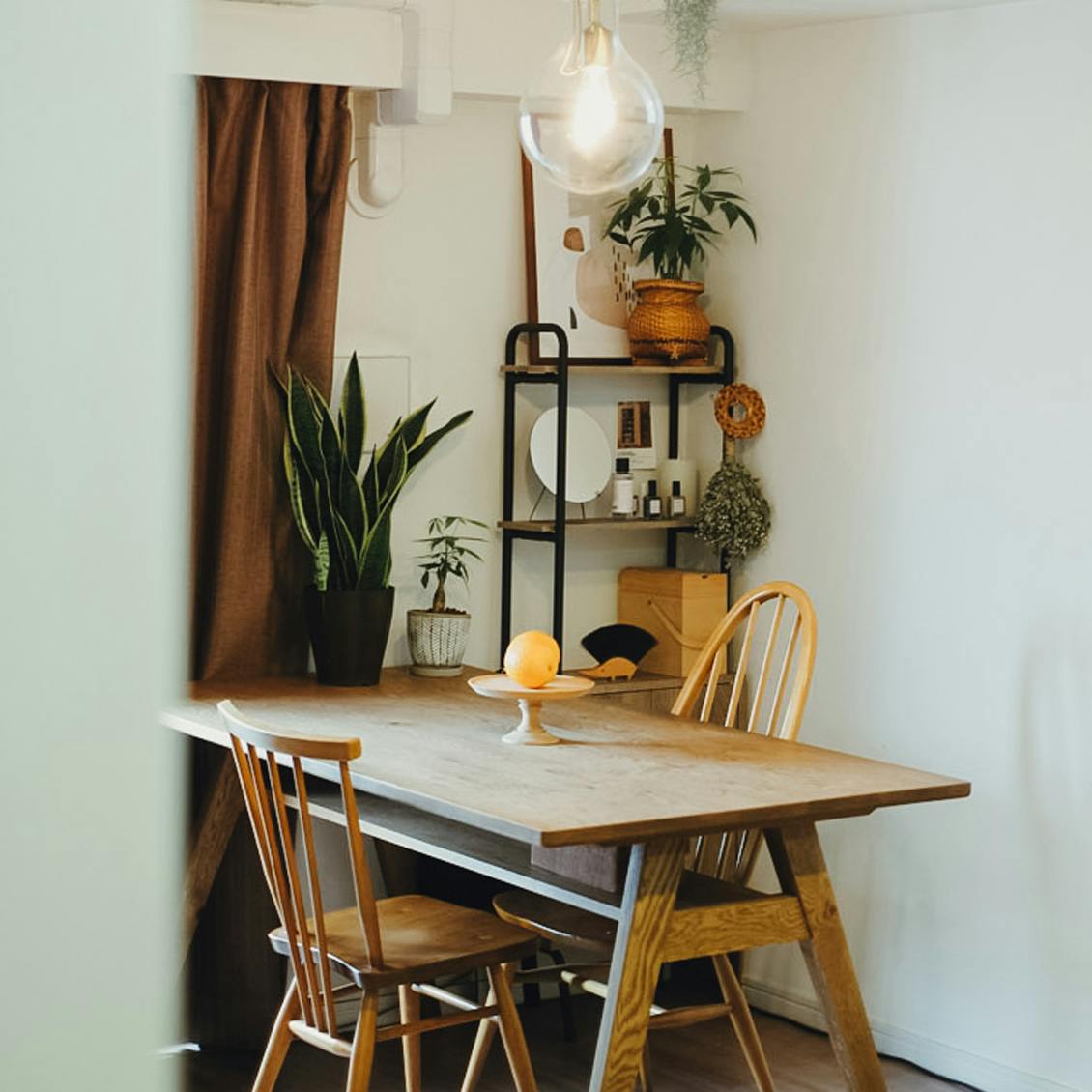1LDK二人暮らし。バイヤーが愛用する、unicoのダイニングテーブル