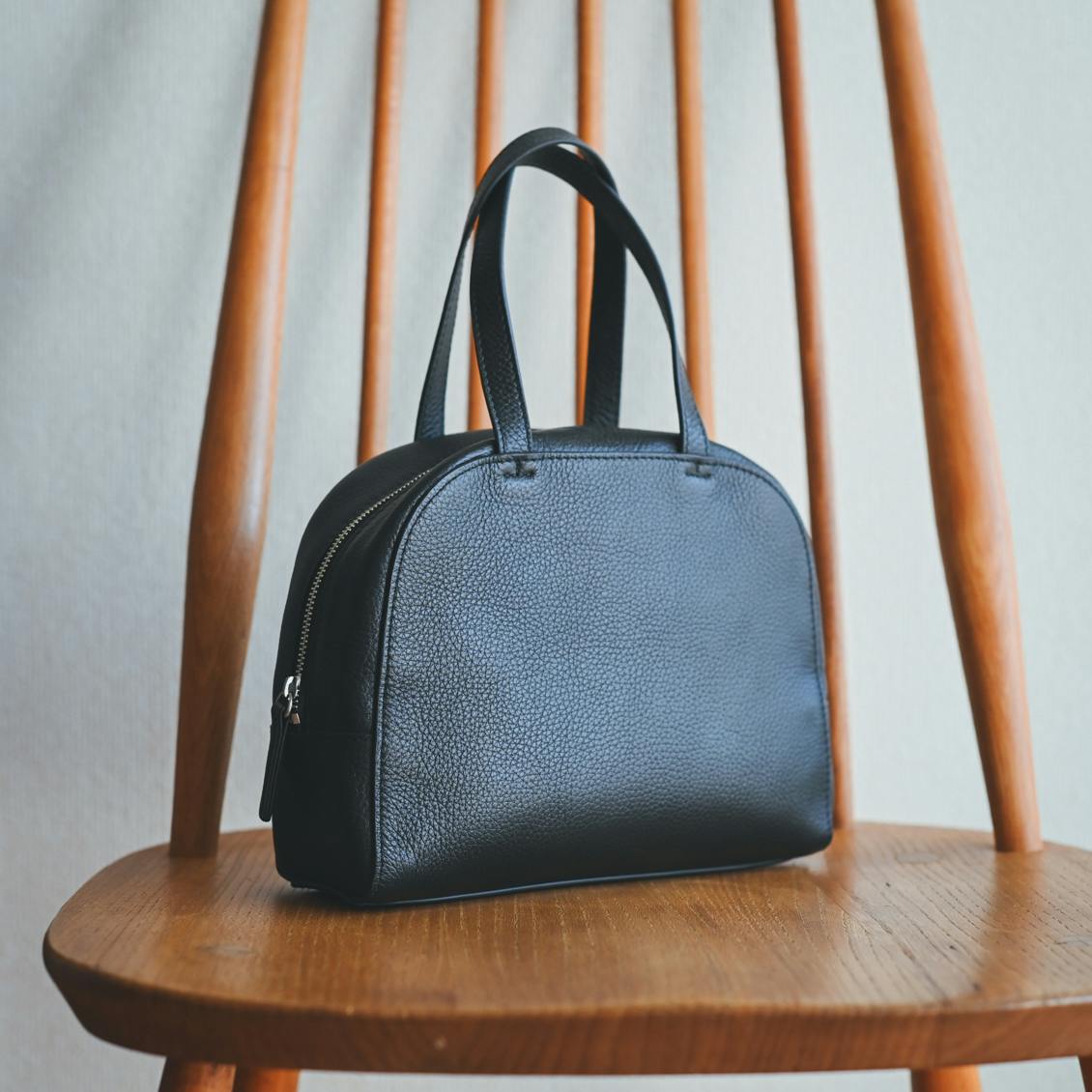 スタッフの愛用品】よそゆきにも、いつものお出かけにも。見ため以上に