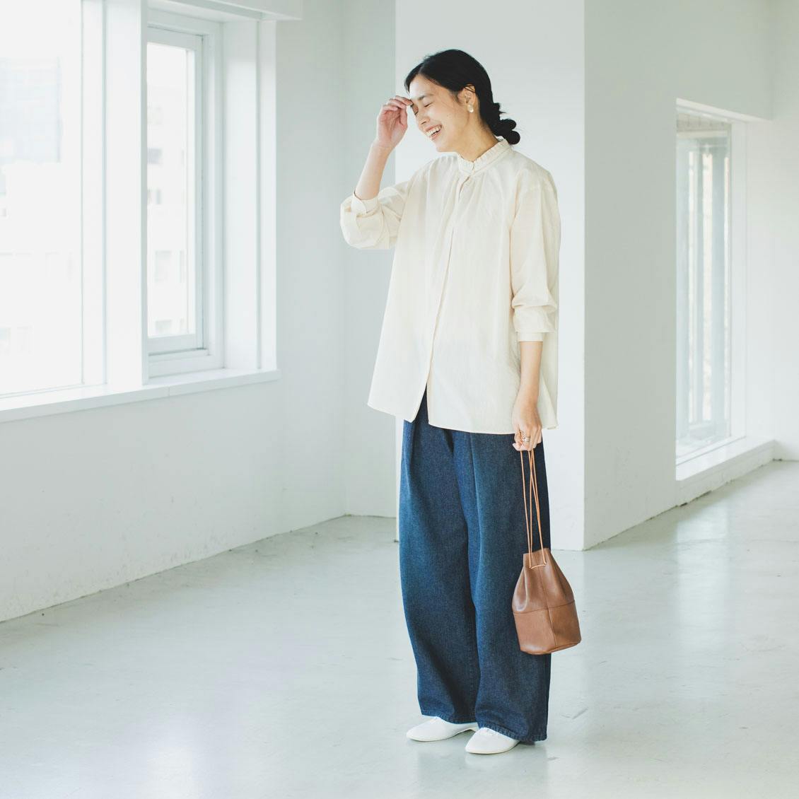 大人に、ひとさじのアクセント」フリルカラーのブラウス - 北欧