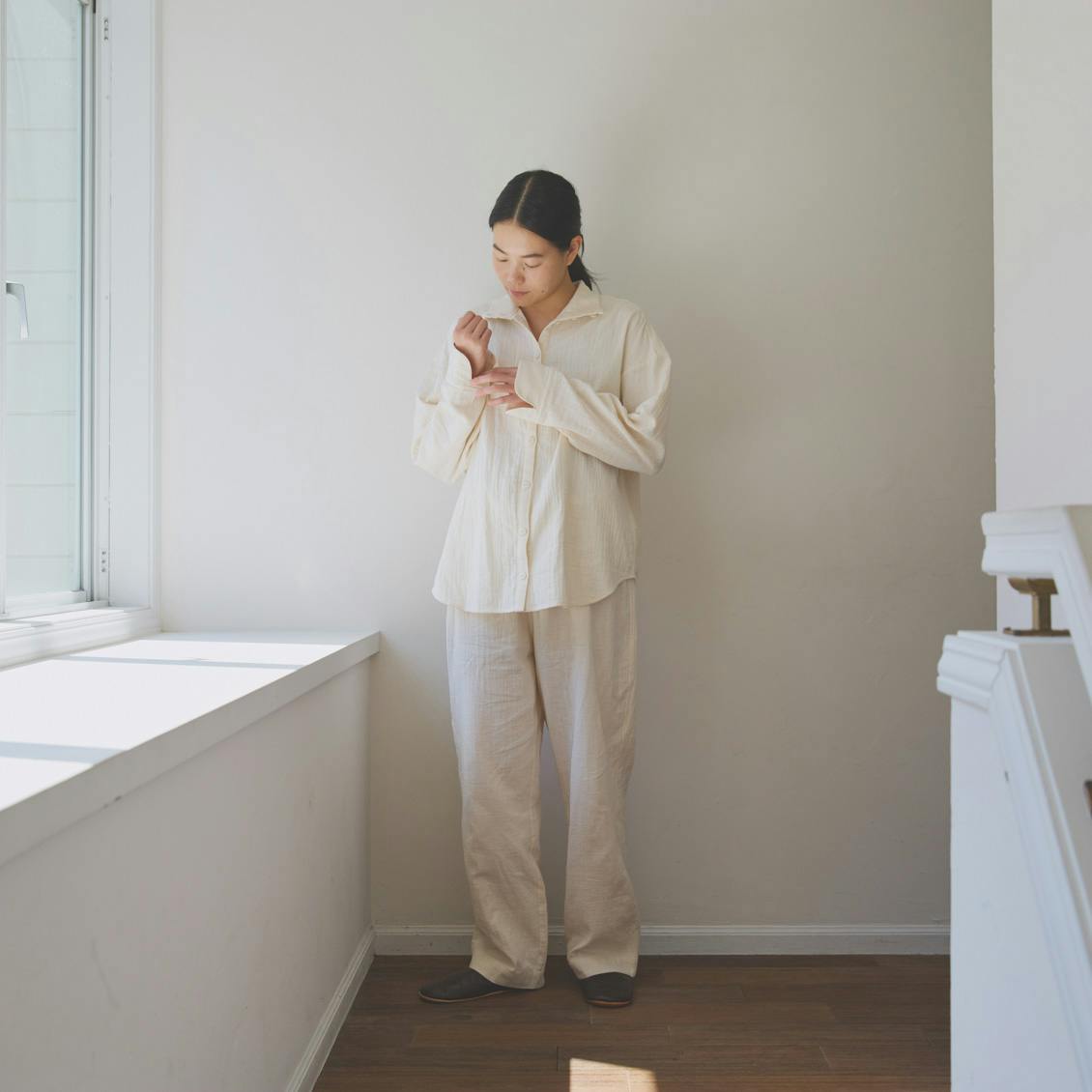 夜じかんをご褒美に」襟元にこだわったダブルガーゼパジャマ - 北欧